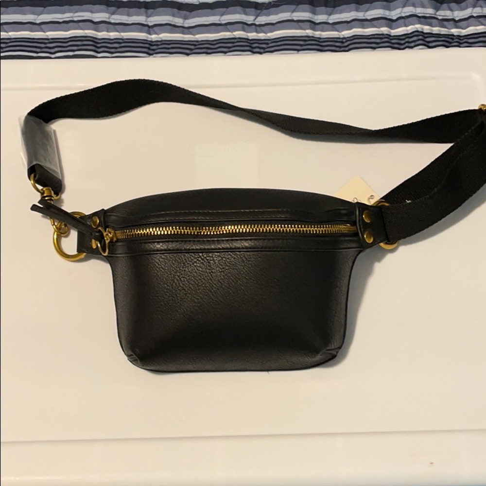Universal Thread belt bag